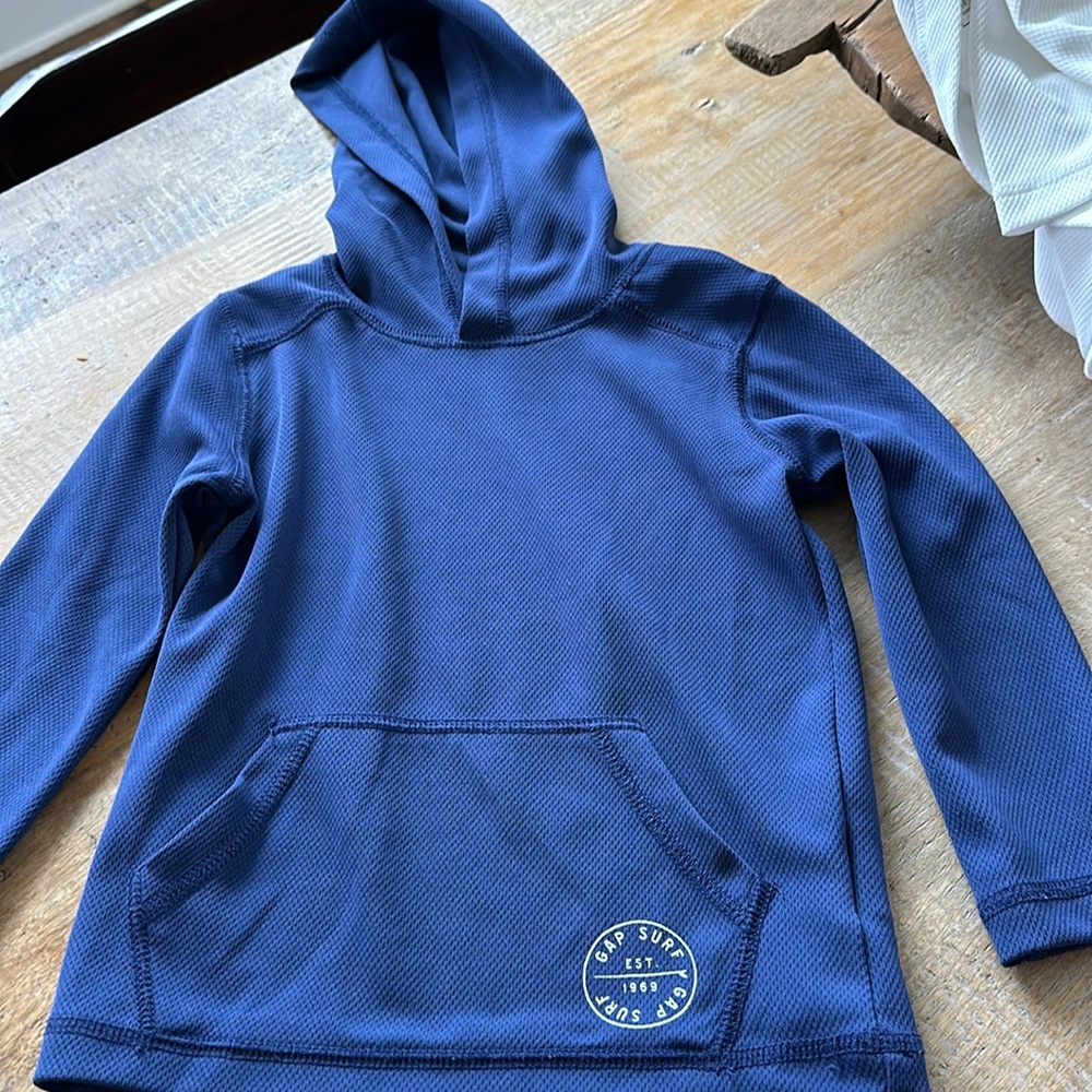 NWOT GAP 3T rash guard. Never worn